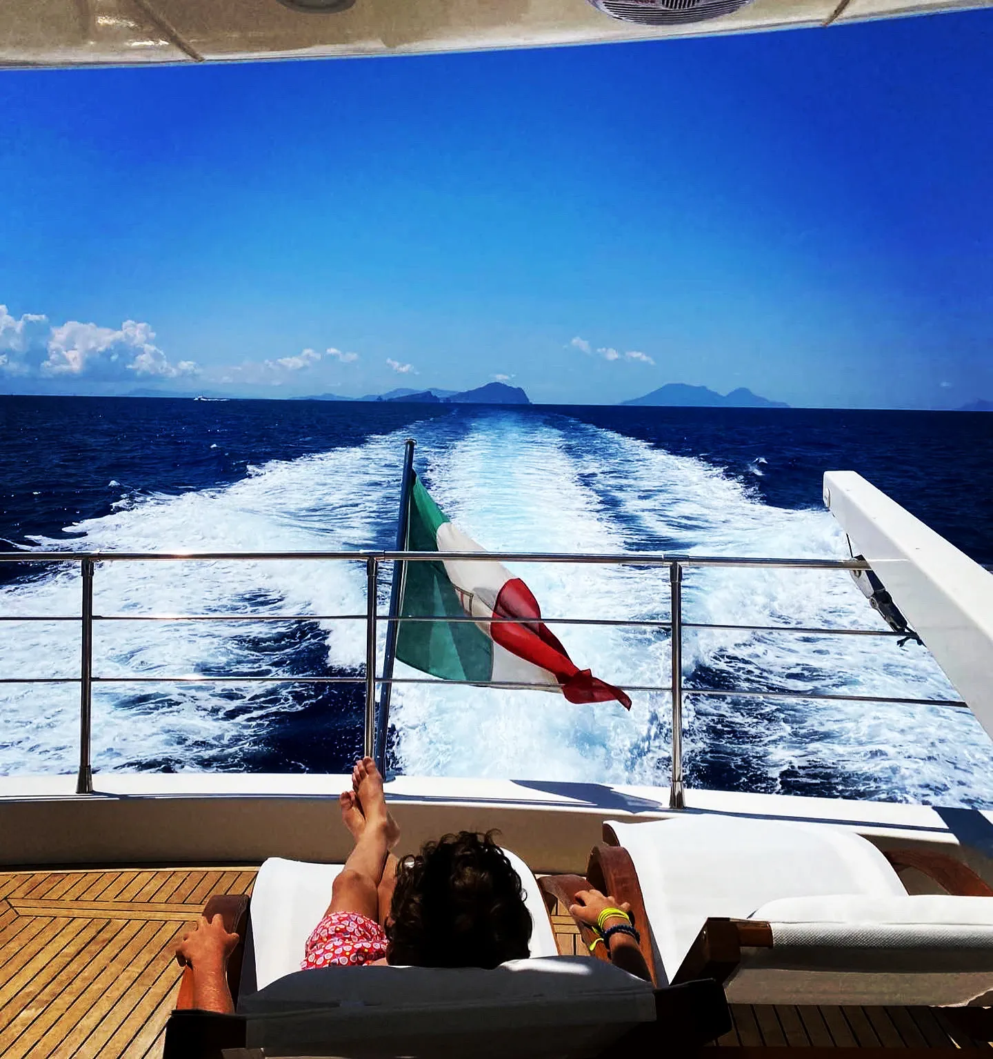 The wake and the ensign seen from the flybridge, the Aeolians on the horizon